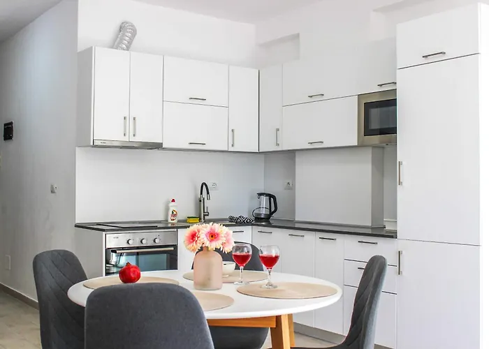 Infinite 680 Apartment