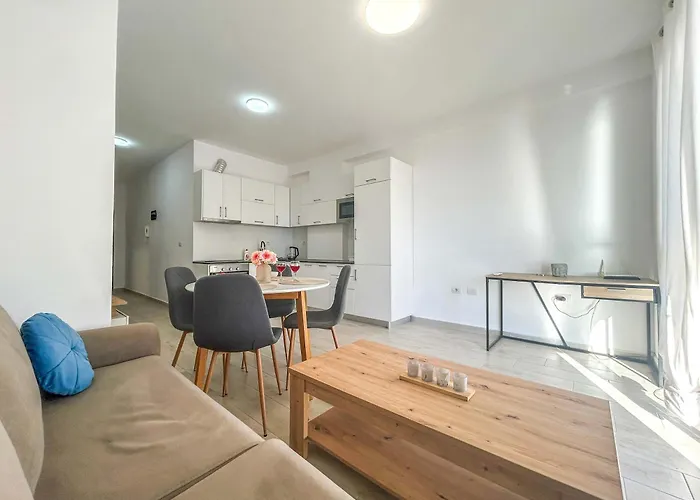 Infinite 680 Apartment *