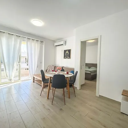 Infinite 680 * Durrës