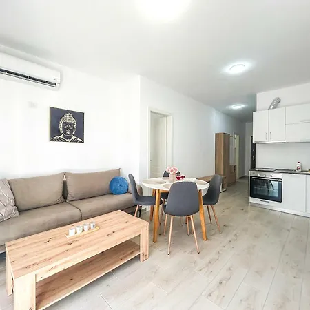 Infinite 680 Durrës
