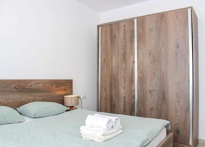 Infinite 680 * Durrës