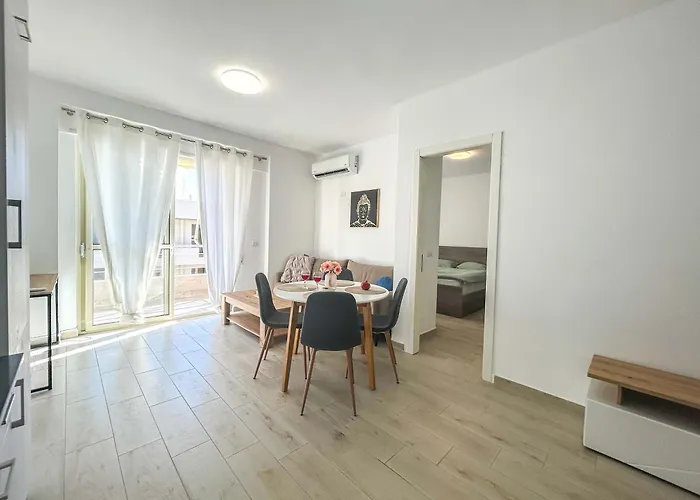 Infinite 680 * Durrës